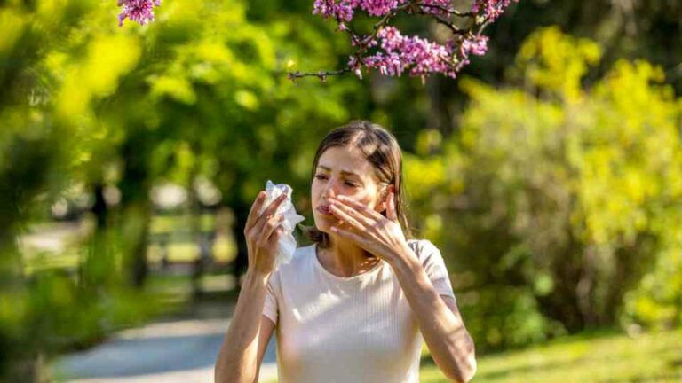 Treat sinus pain and earache caused by hay fever.
